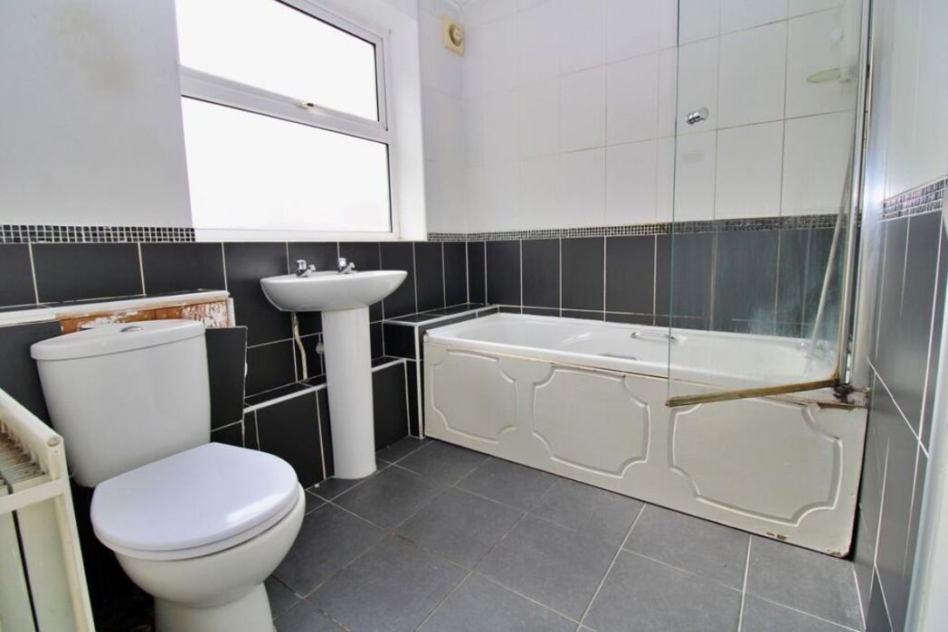Property image 5 of 12