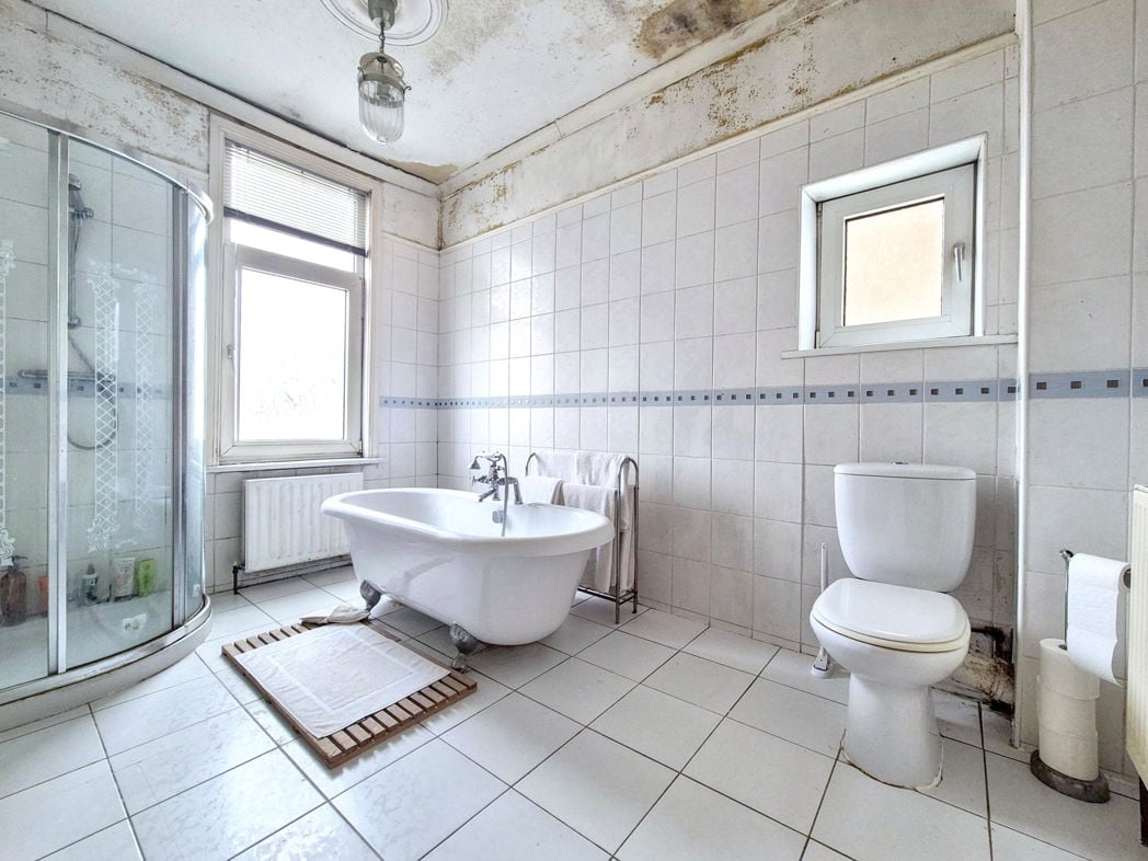 Family Bathroom.
