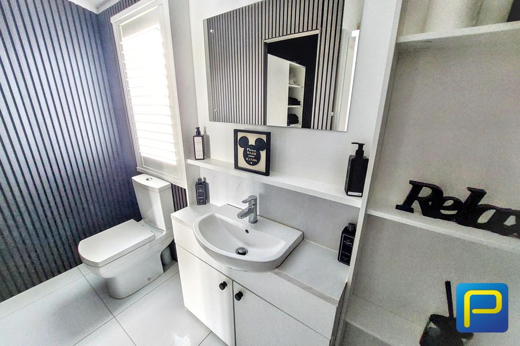 Master Bedroom En Suite