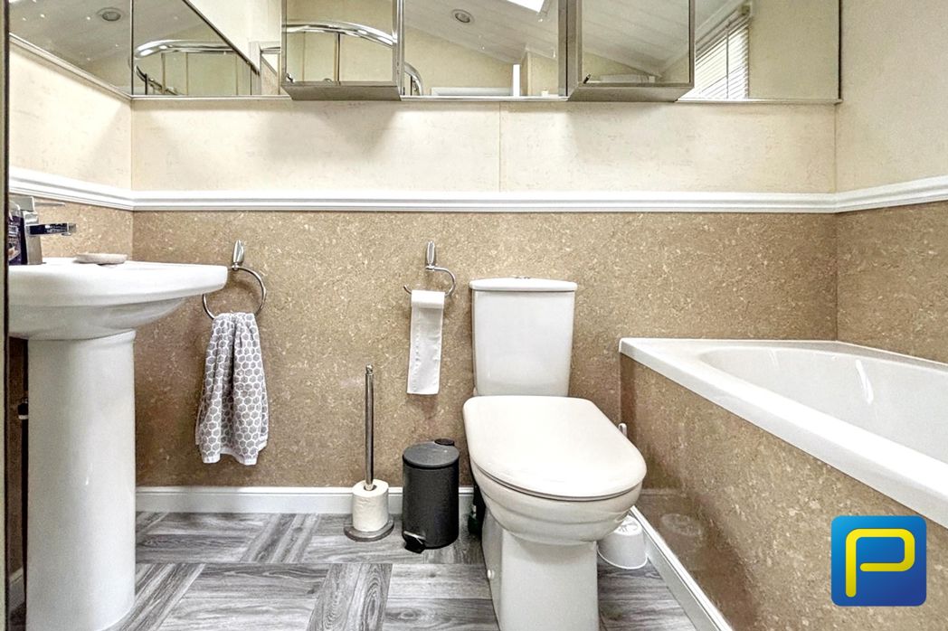En Suite off Bedroom 1