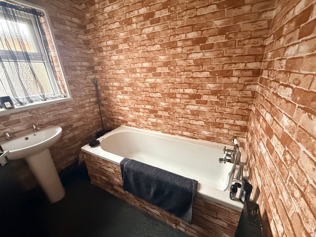 Property image 3 of 3