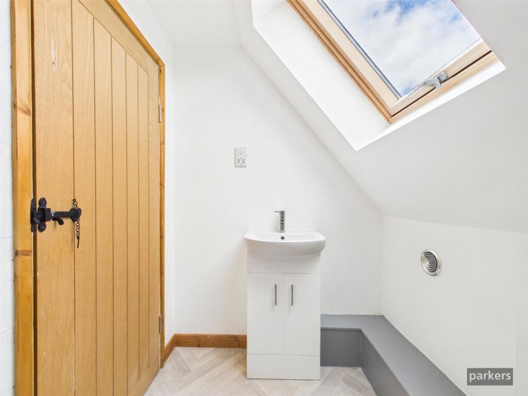 Property image 12 of 23