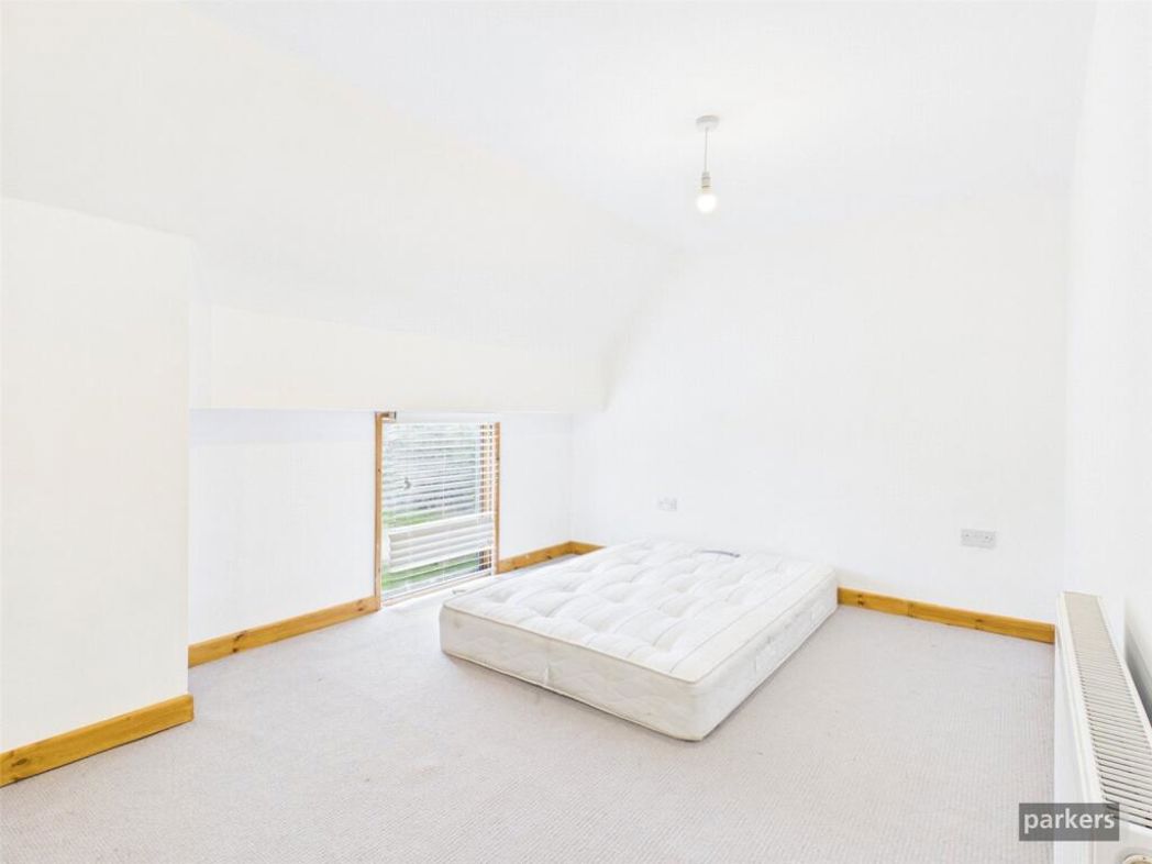 Property image 9 of 23
