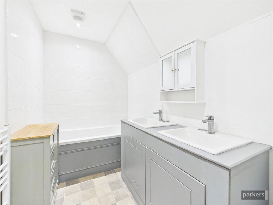 Property image 11 of 23
