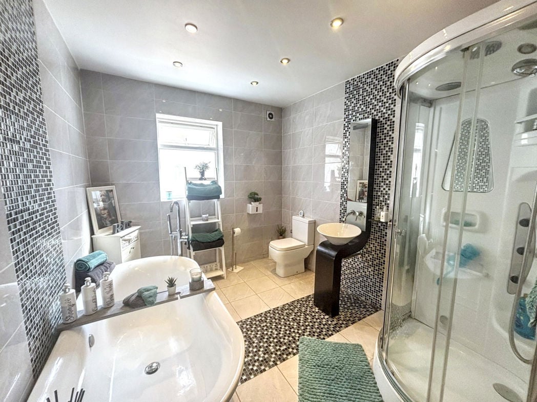 Family Bathroom/WC