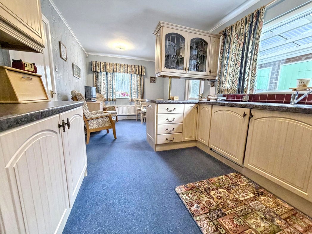 Kitchen/Breakfasting Area