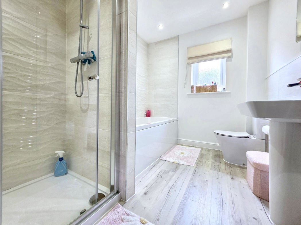 Property image 23 of 33