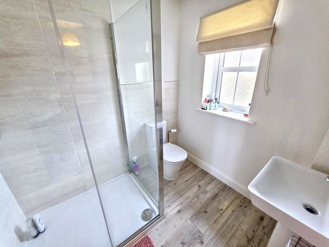 Property image 17 of 33