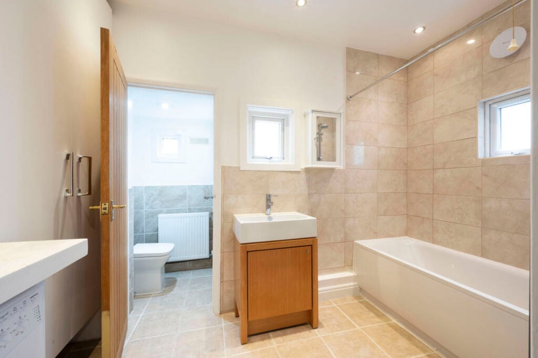 Property image 10 of 12