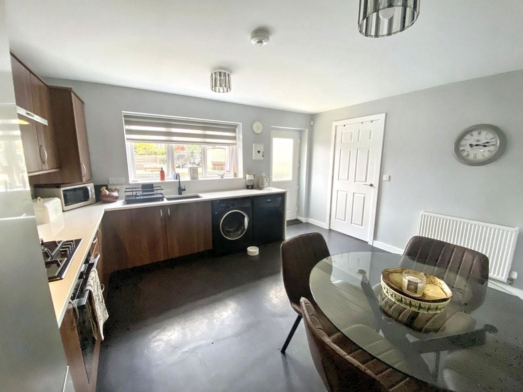 Property image 10 of 27