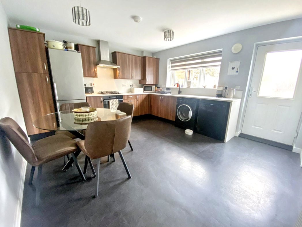 Property image 11 of 27