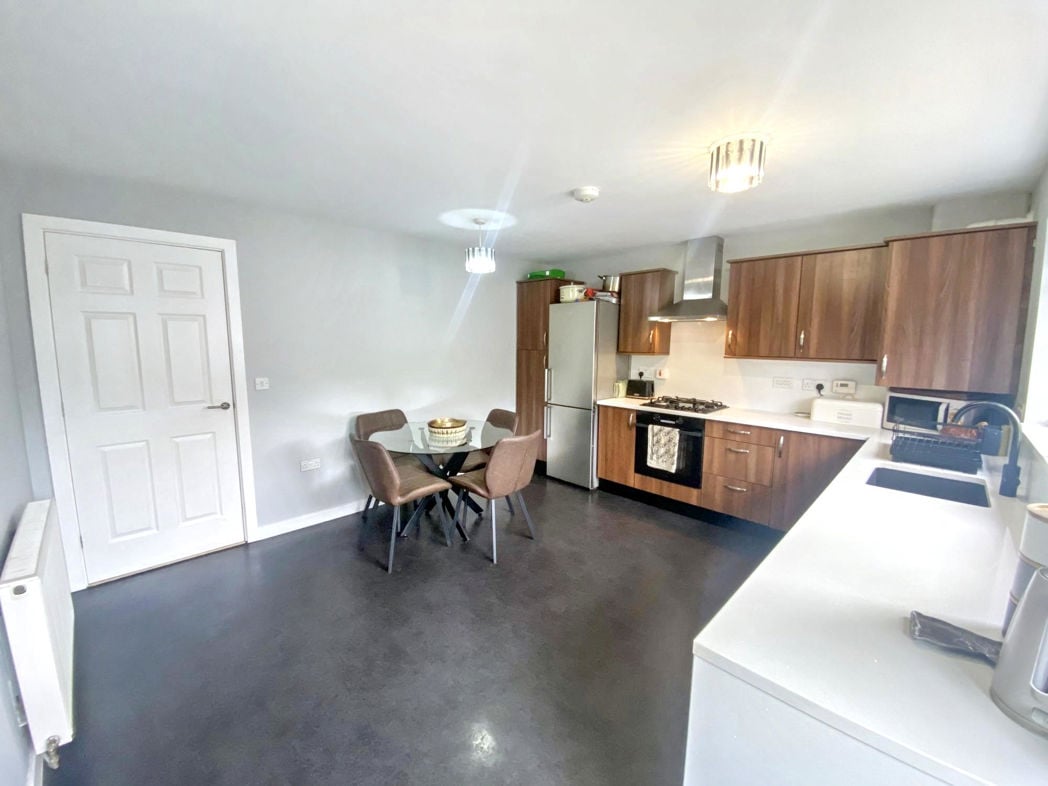Property image 9 of 27