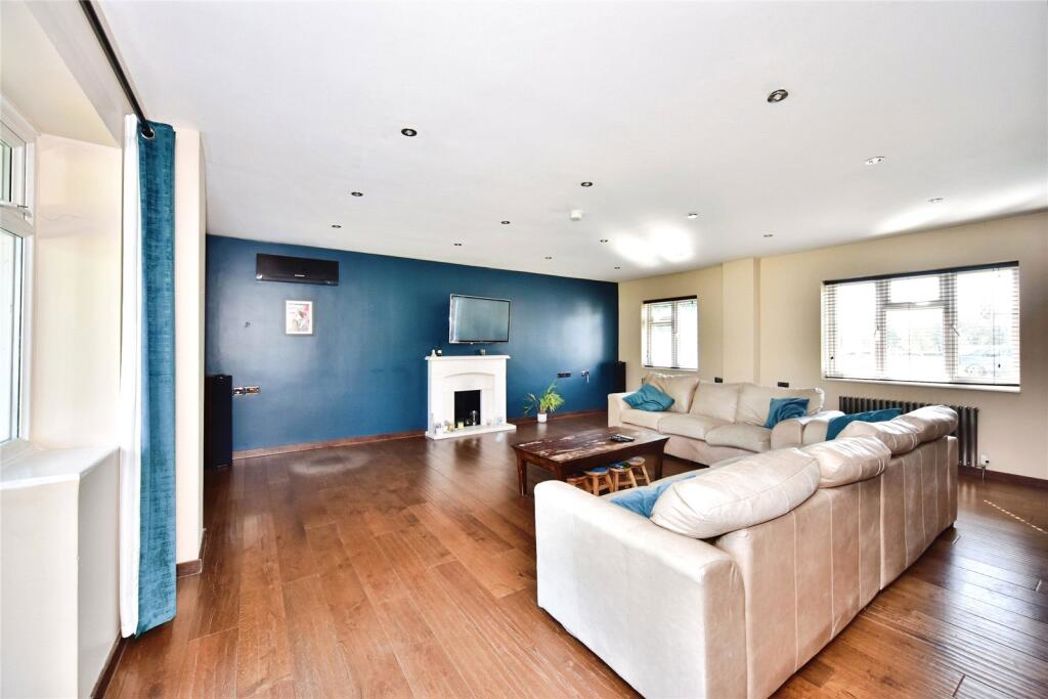 Property image 3 of 21