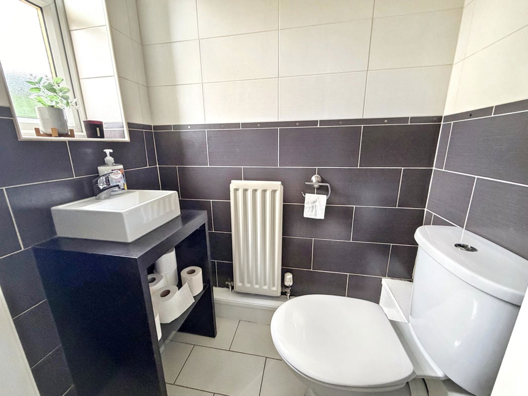 Property image 4 of 11