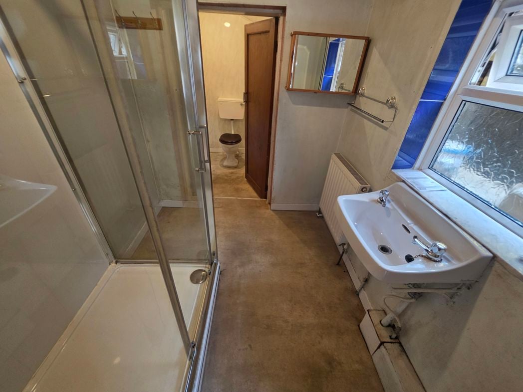 Shower room 2