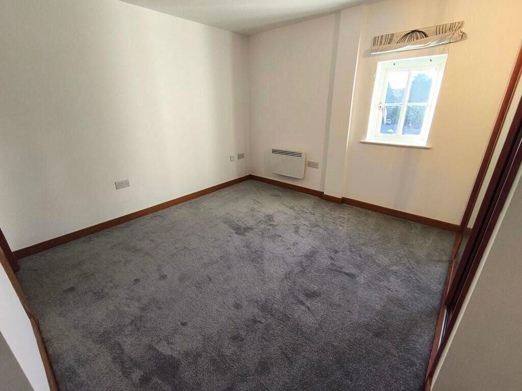 Property image 8 of 9