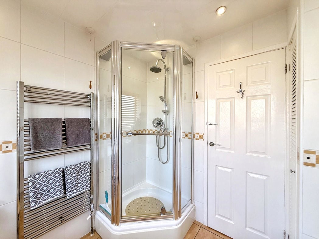 Additional Bathtoom View