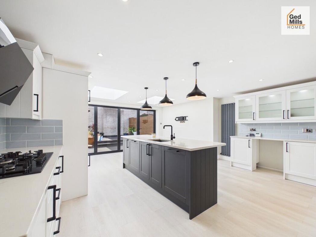 Property image 2 of 16