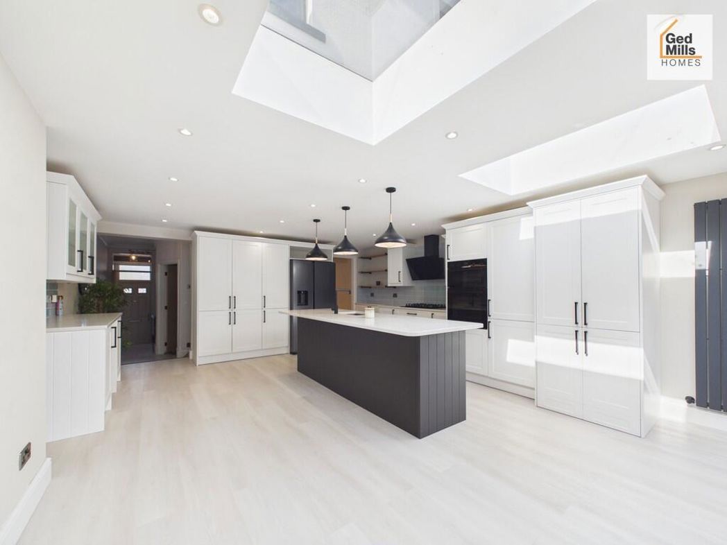 Property image 3 of 16