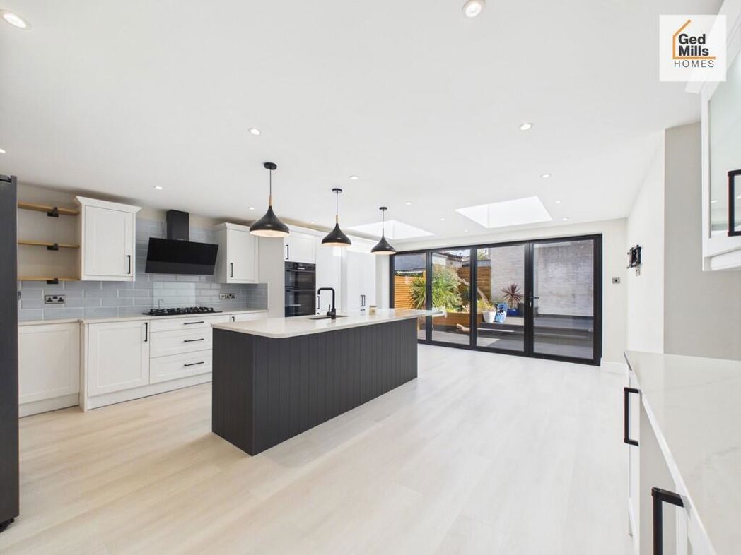 Property image 4 of 16