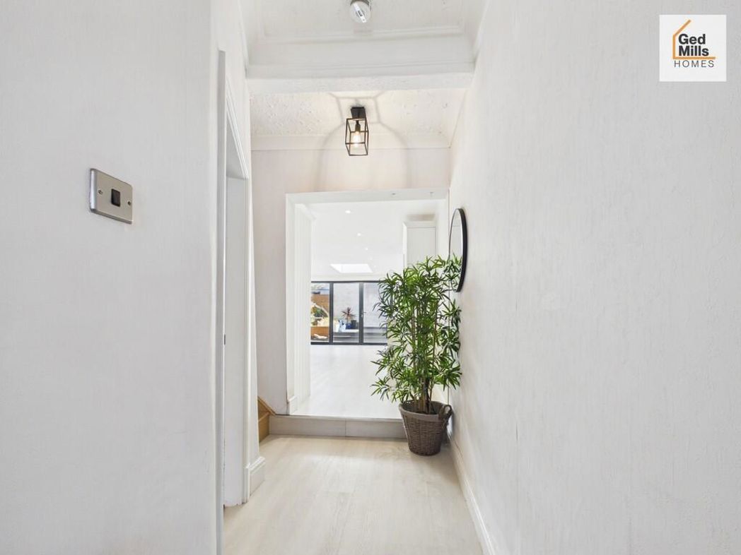 Property image 9 of 16