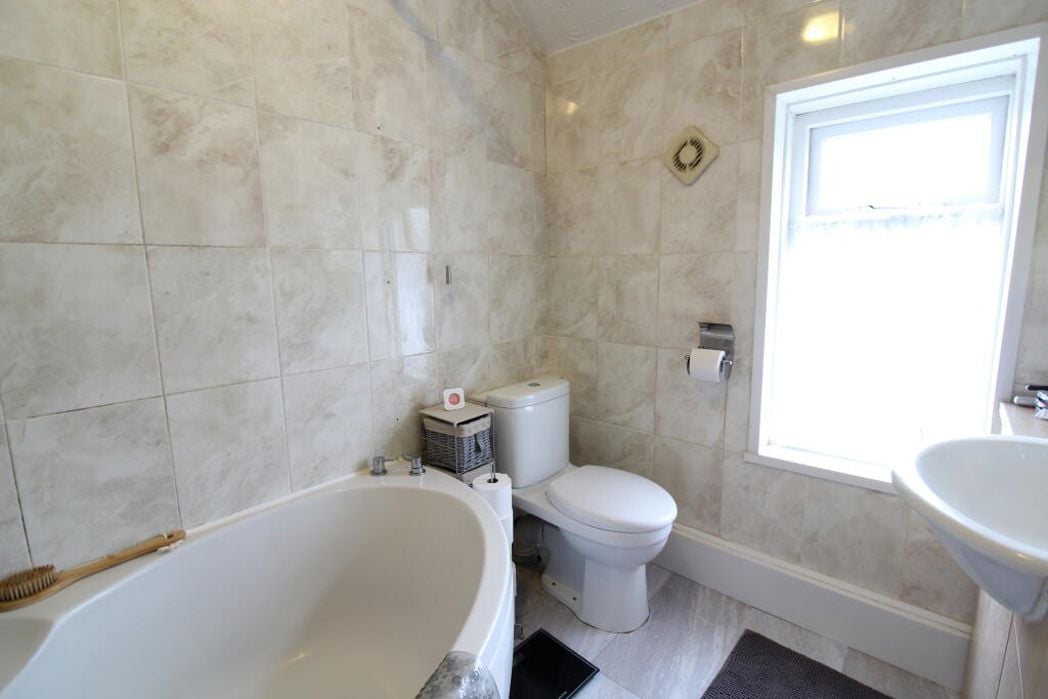 Property image 8 of 9