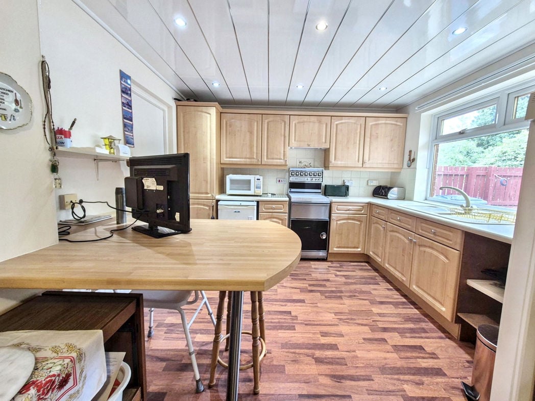 Kitchen / Dining Area