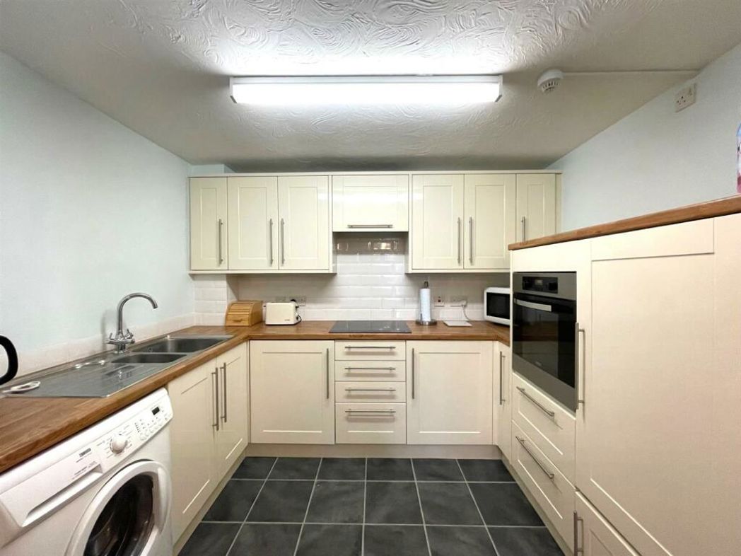 Property image 3 of 12