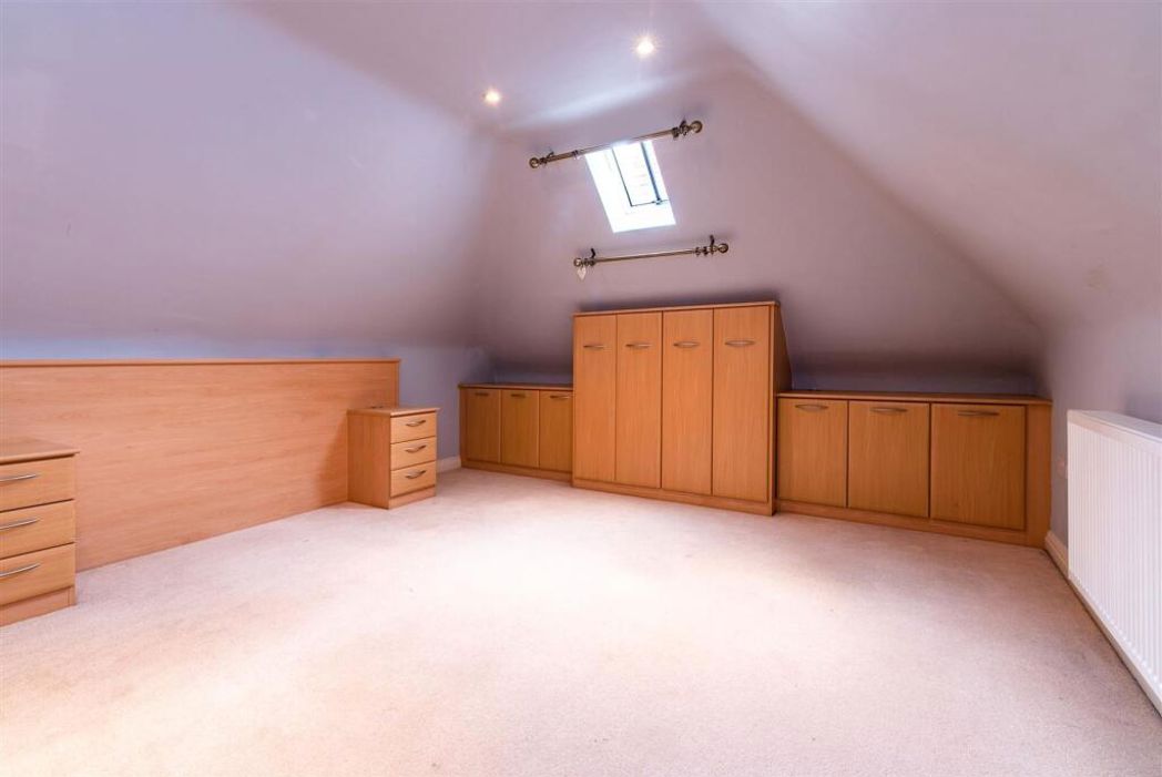 Property image 4 of 45