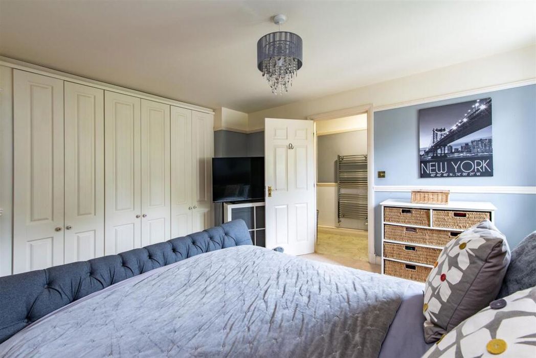 Property image 11 of 45