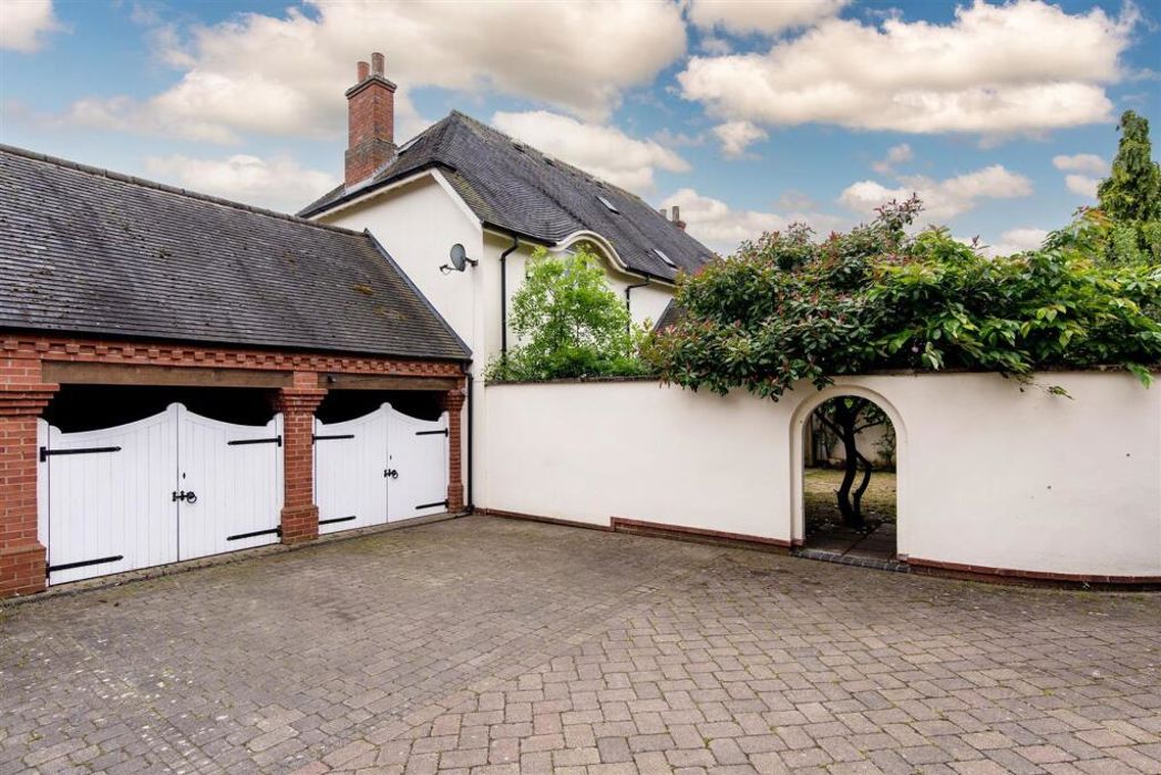 Property image 33 of 45