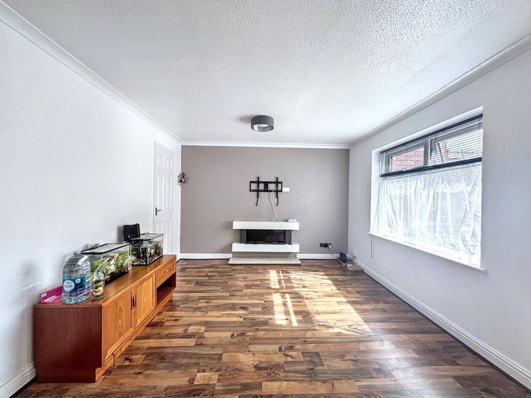 Property image 5 of 11