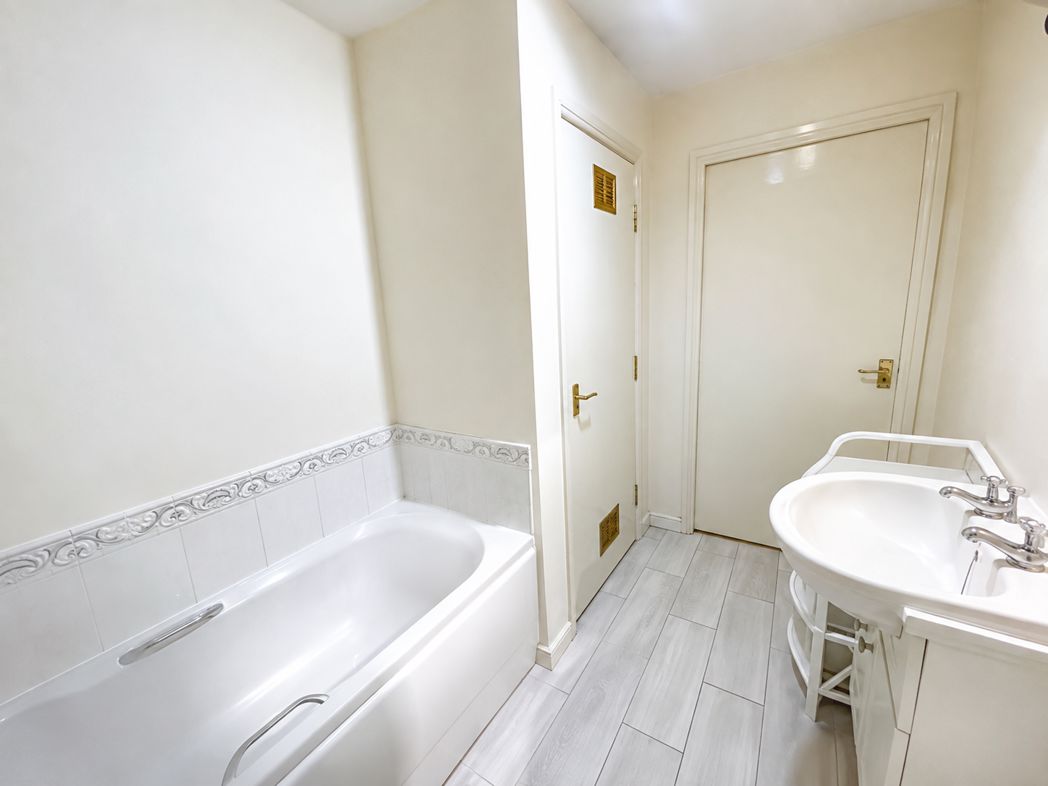 Property image 7 of 17