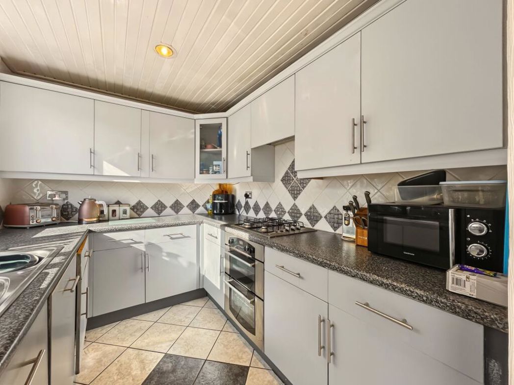 Property image 8 of 28