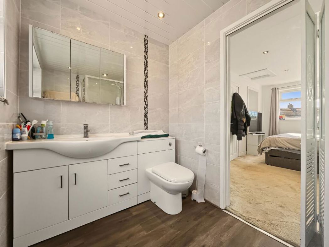Property image 16 of 28