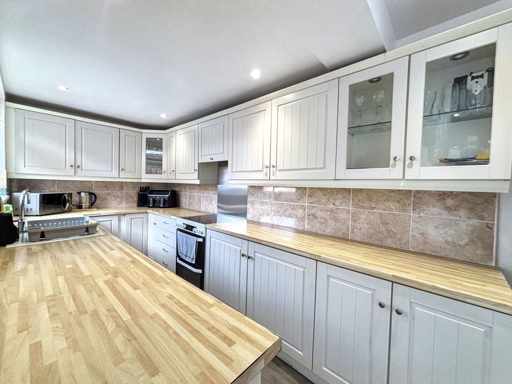 Property image 4 of 11