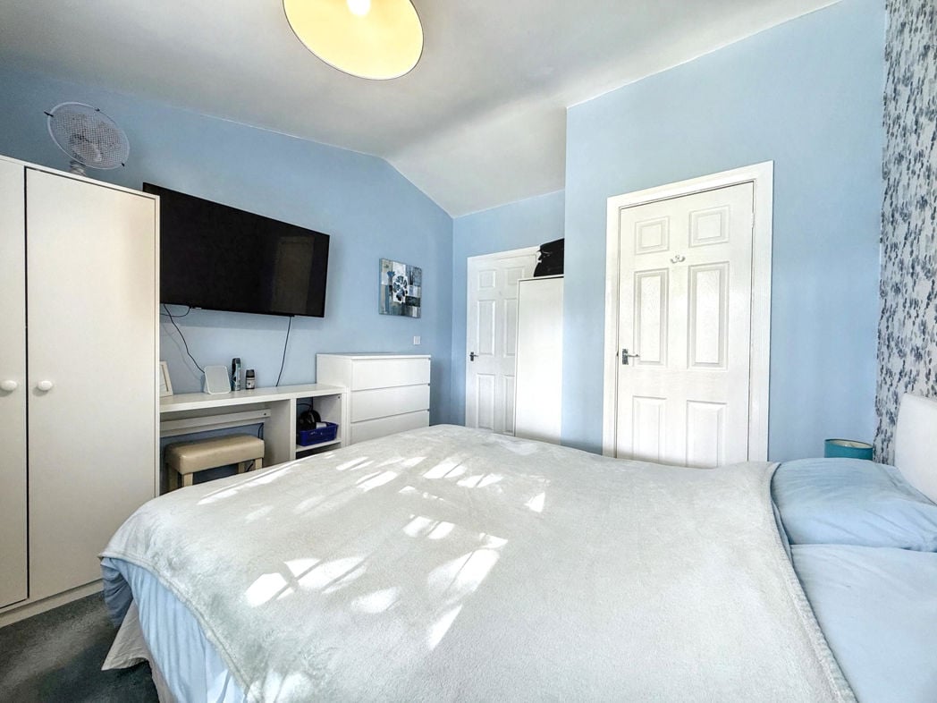 Property image 11 of 18