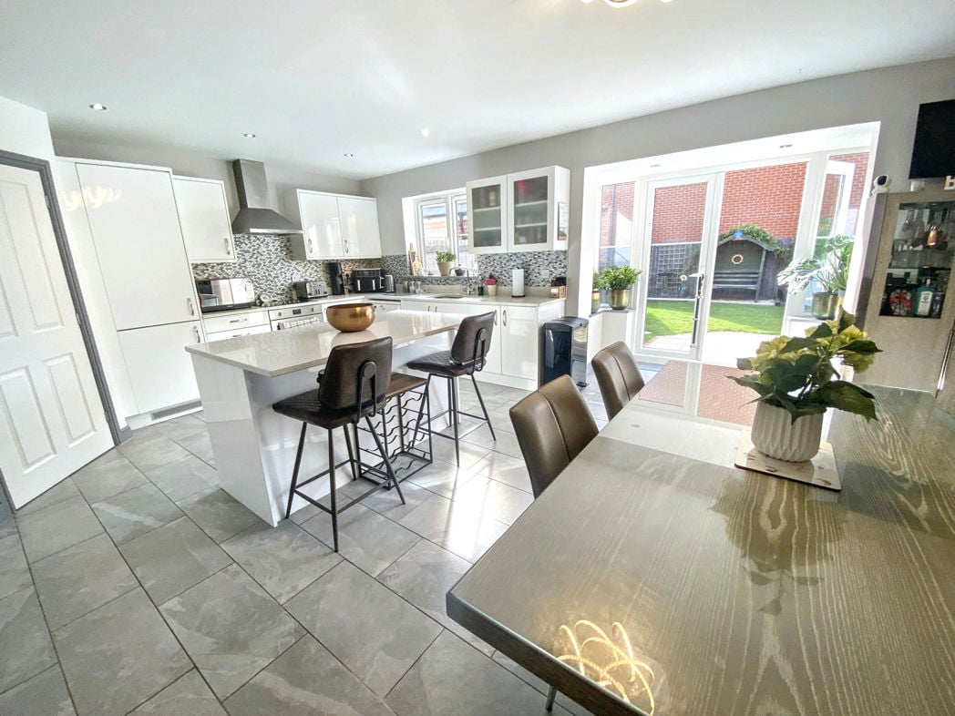 Kitchen/Dining Room