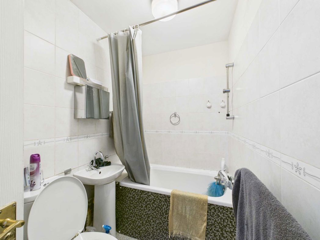 Property image 12 of 17
