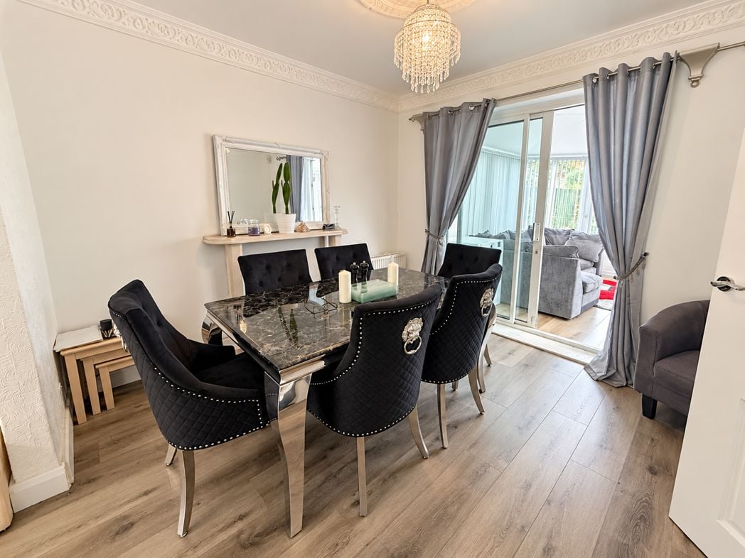 Additional Dining Room Image