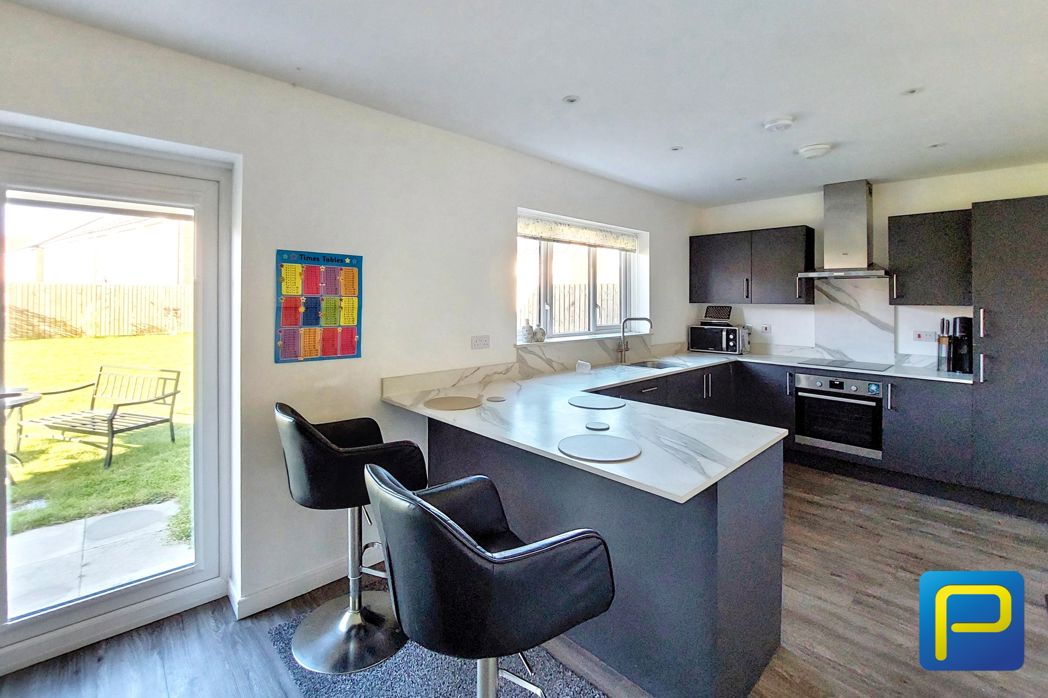 Kitchen / Dining Area