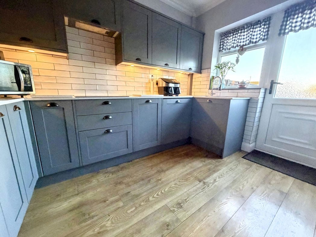 Kitchen/Breakfasting Area