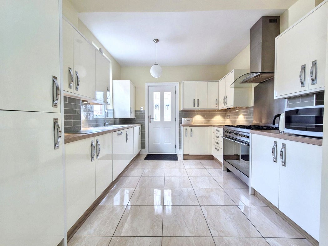 Breakfast Room & Kitchen