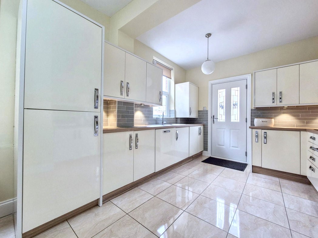 Breakfast Room & Kitchen.