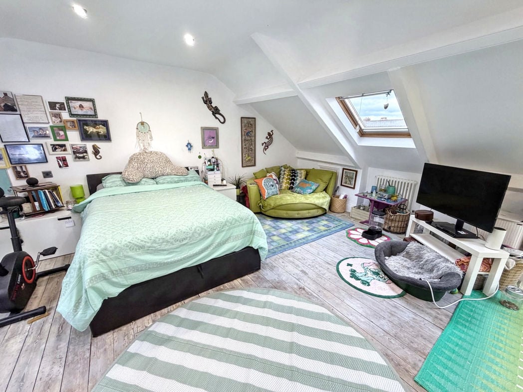 Property image 16 of 19