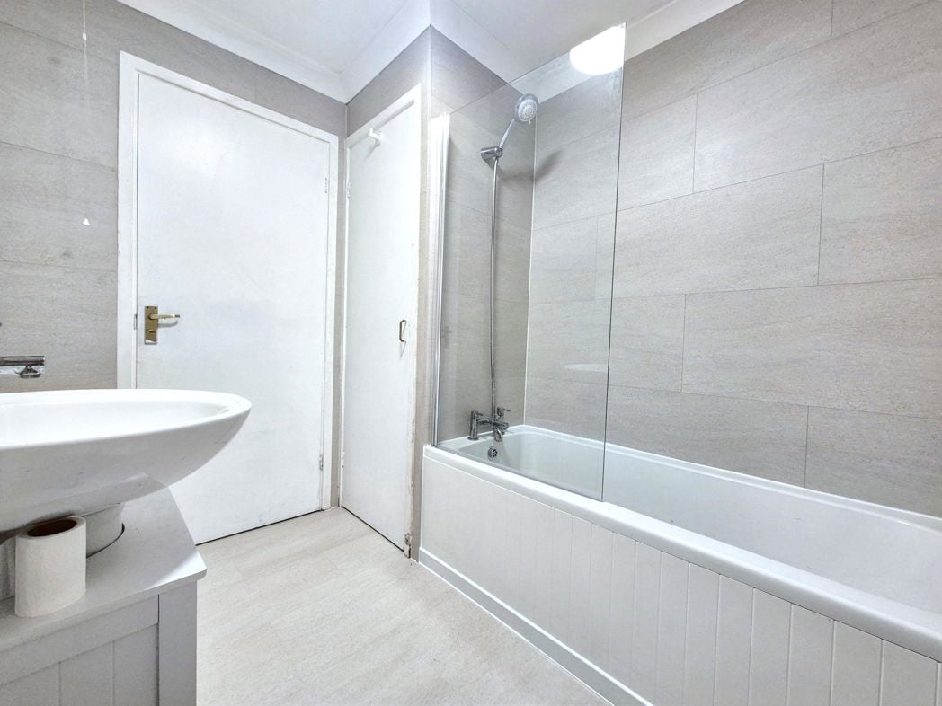 Family Bathroom.