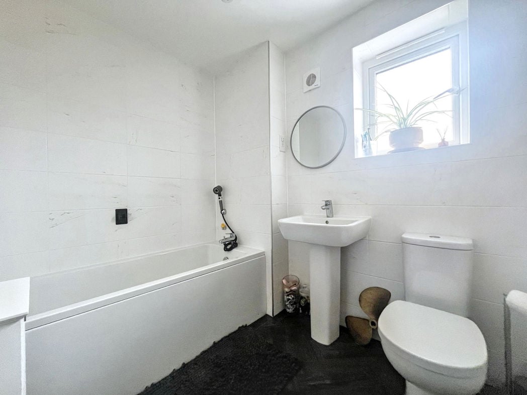 Property image 13 of 17