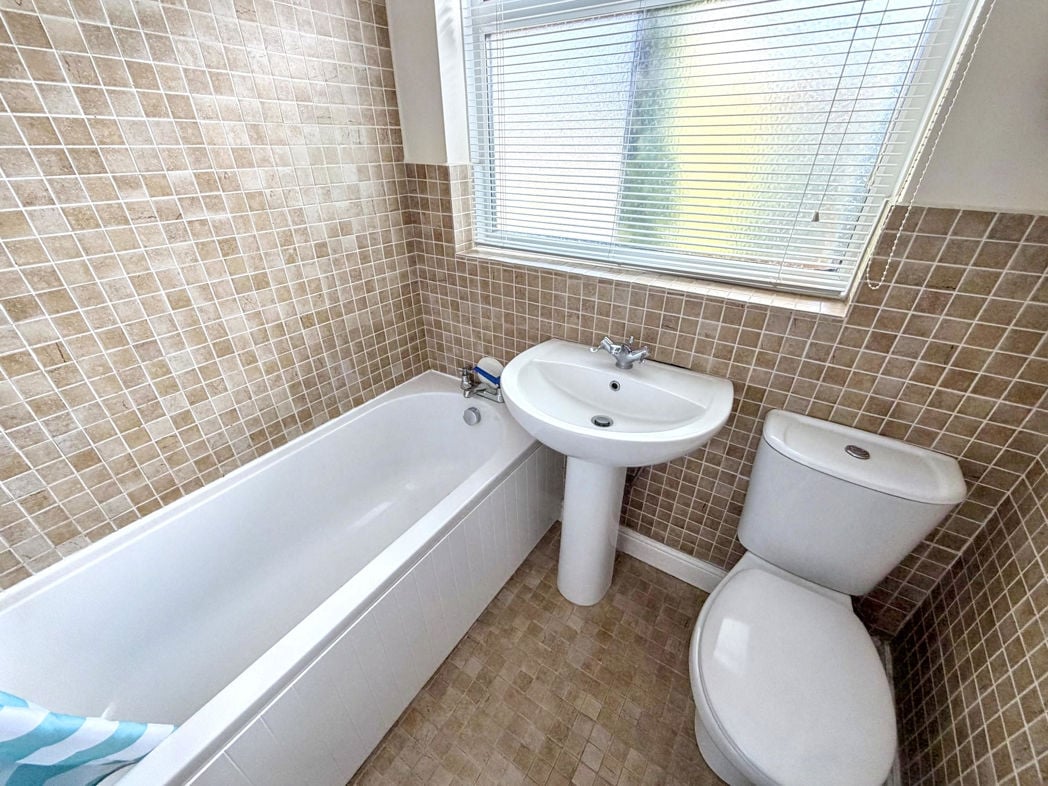 Property image 8 of 12