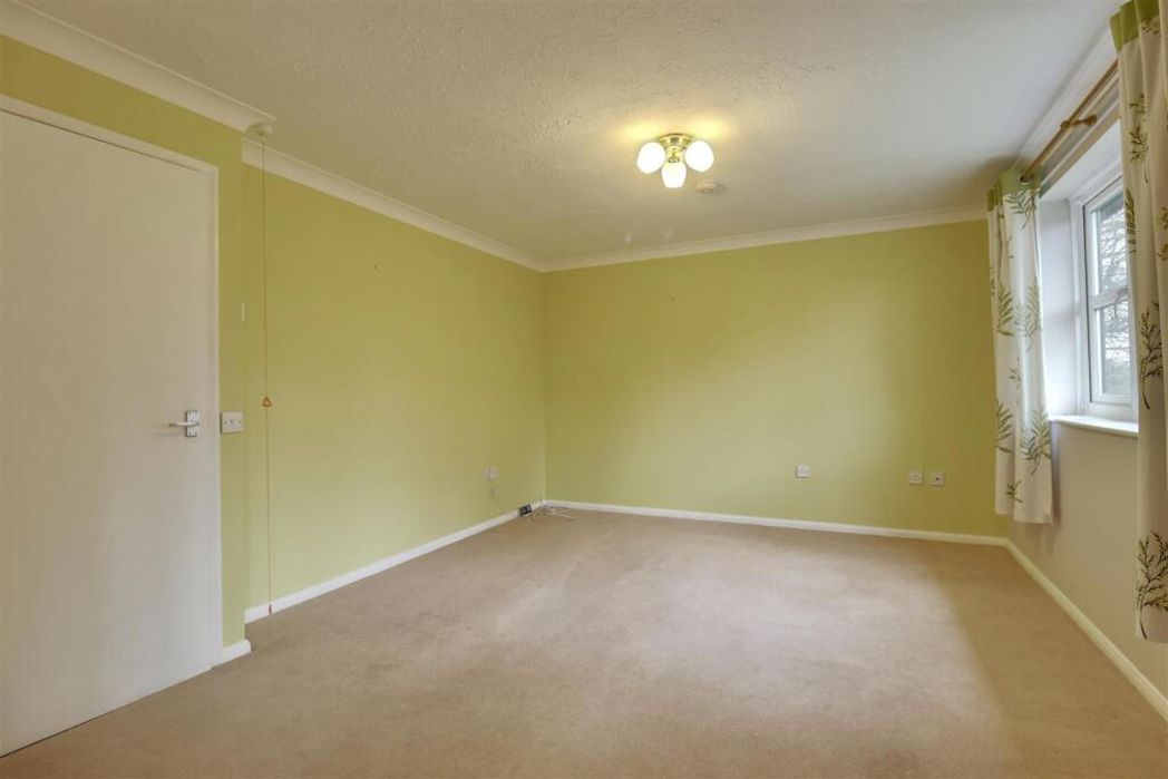 Property image 8 of 13