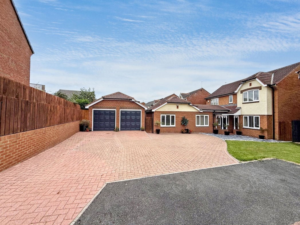 Property image 1 of 32